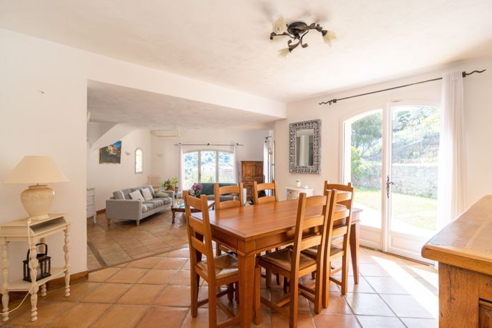 Image No.12-4 Bed House for sale