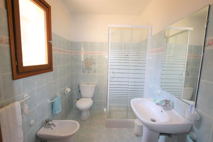 Image No.14-4 Bed House for sale