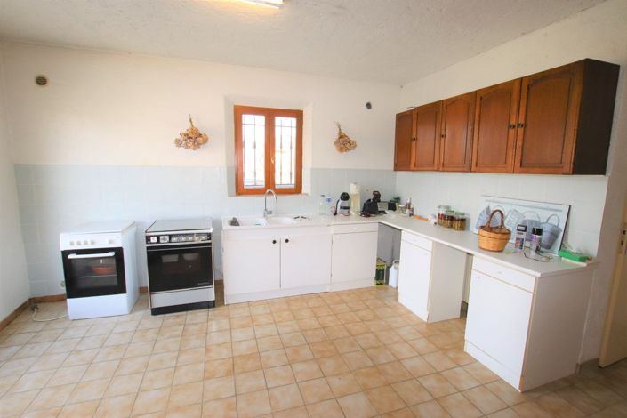 Image No.15-4 Bed House for sale