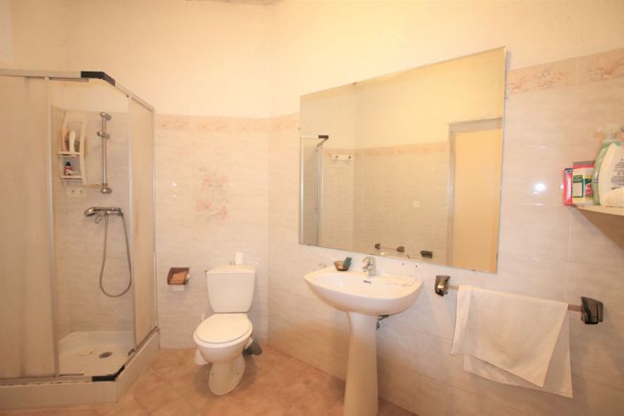 Image No.16-4 Bed House for sale