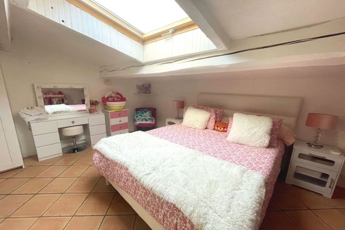 Image No.11-3 Bed House for sale