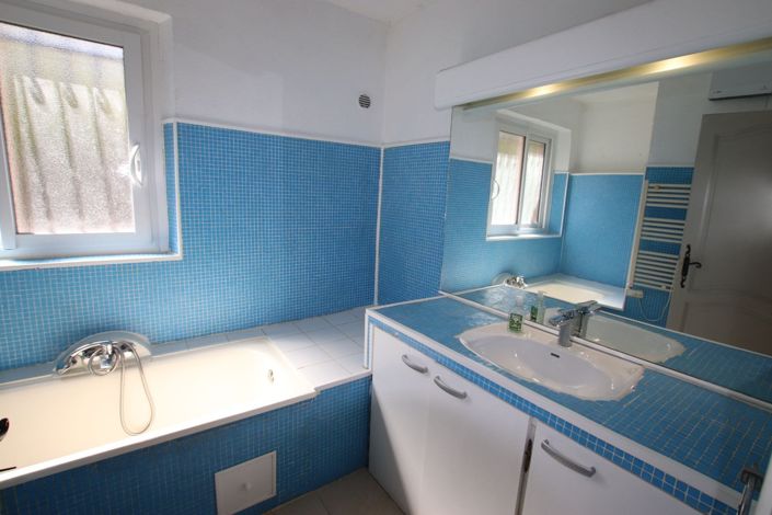 Image No.12-3 Bed House for sale