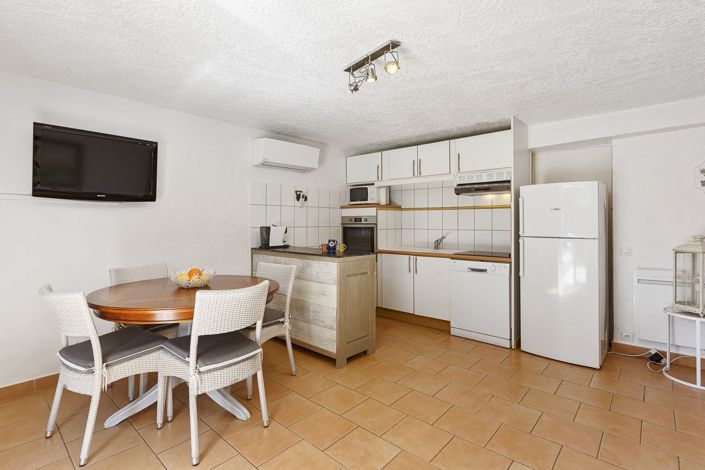 Image No.17-4 Bed House for sale