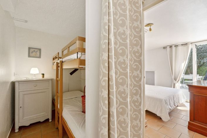 Image No.20-4 Bed House for sale