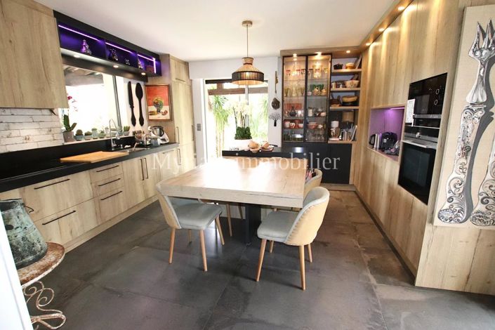 Image No.6-4 Bed House for sale