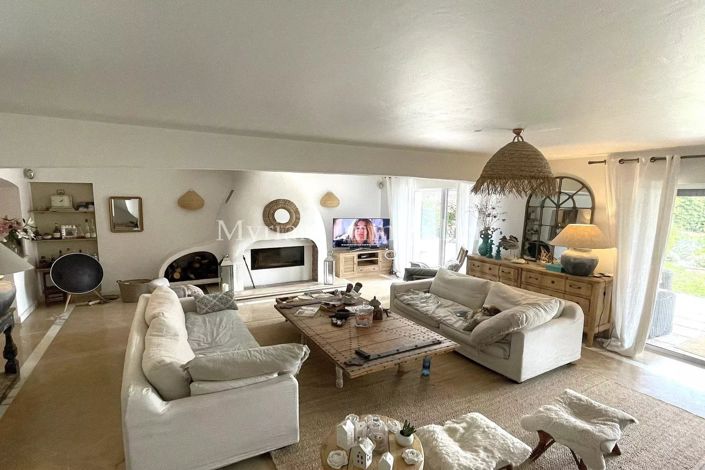 Image No.8-4 Bed House for sale