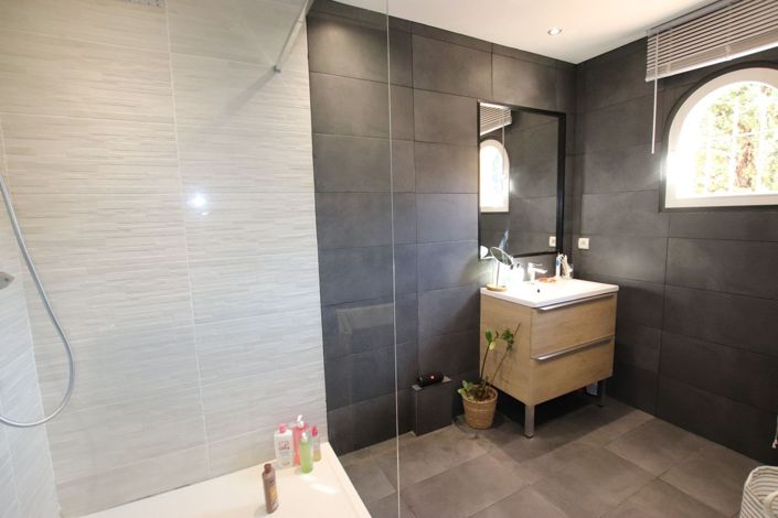 Image No.16-4 Bed House for sale