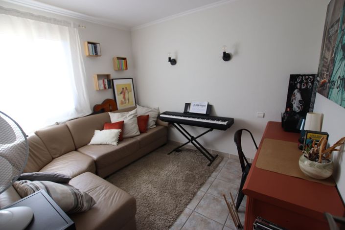 Image No.18-4 Bed House for sale