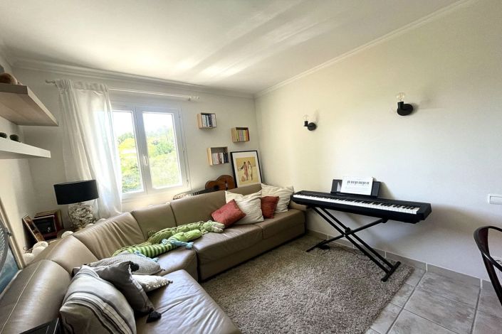 Image No.18-4 Bed House for sale