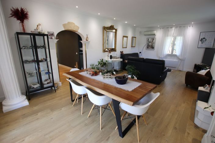 Image No.8-4 Bed House for sale