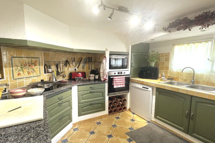 Image No.2-4 Bed House for sale