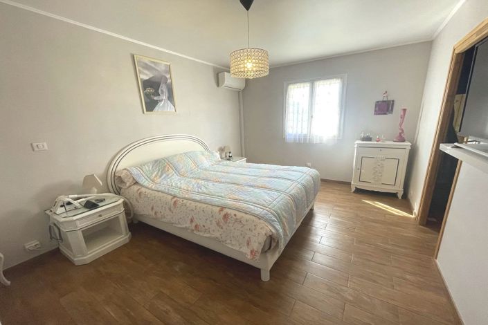 Image No.10-4 Bed House for sale