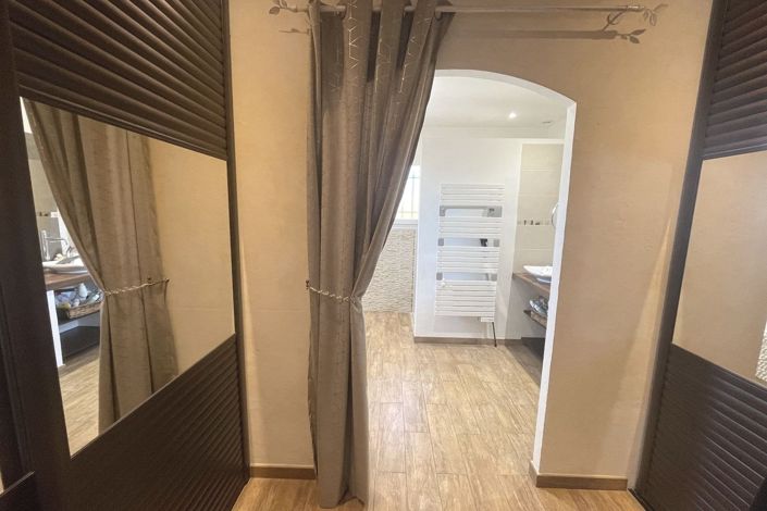 Image No.11-4 Bed House for sale