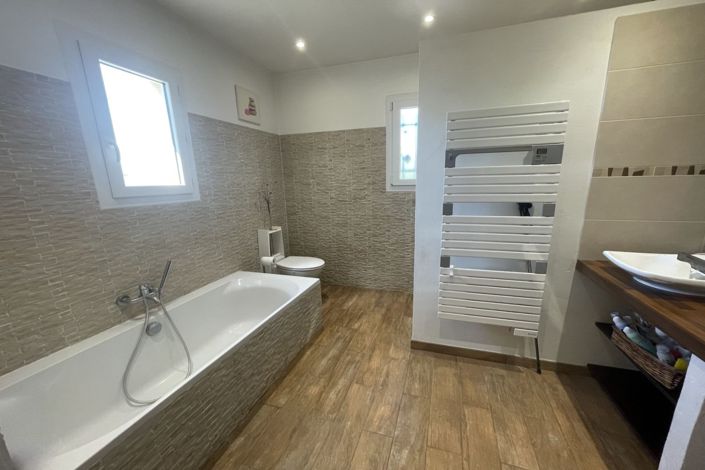 Image No.12-4 Bed House for sale