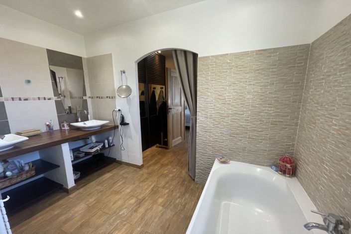 Image No.13-4 Bed House for sale