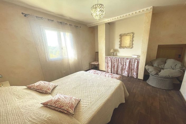 Image No.15-4 Bed House for sale