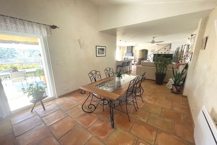 Image No.8-4 Bed House for sale