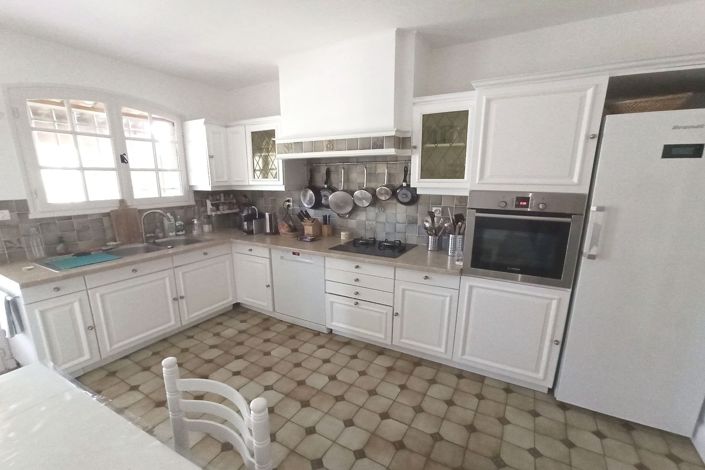 Image No.8-4 Bed House for sale