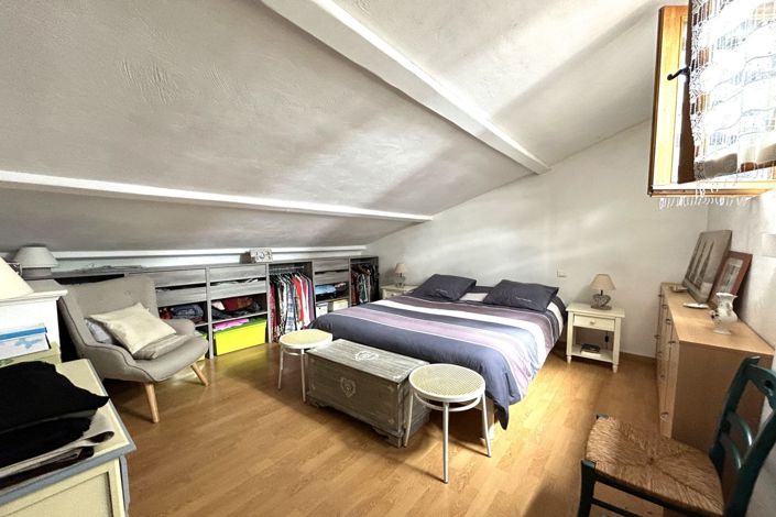 Image No.5-1 Bed House for sale