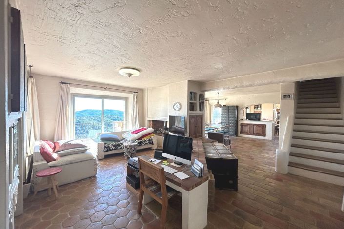 Image No.7-5 Bed House for sale