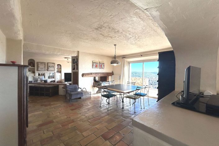 Image No.8-5 Bed House for sale