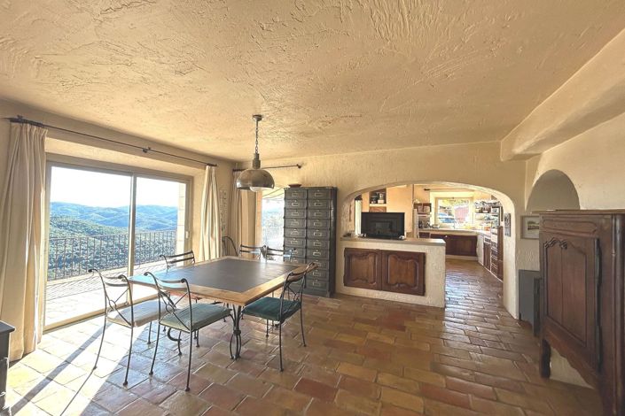 Image No.9-5 Bed House for sale