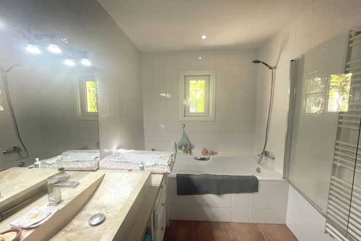 Image No.15-4 Bed House for sale