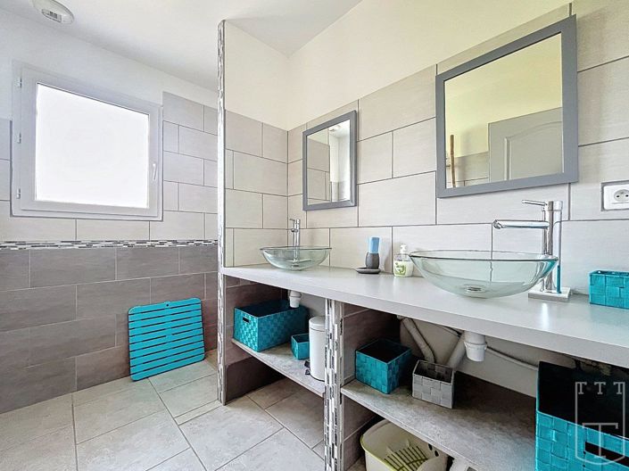 Image No.12-2 Bed House for sale