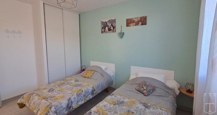 Image No.5-2 Bed House for sale