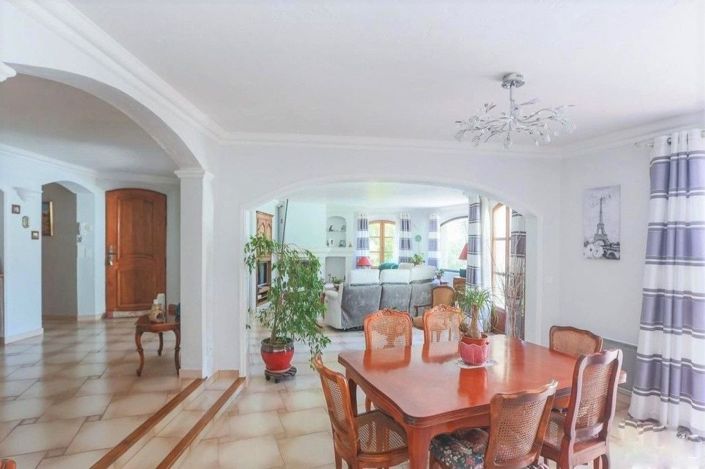 Image No.5-5 Bed House for sale