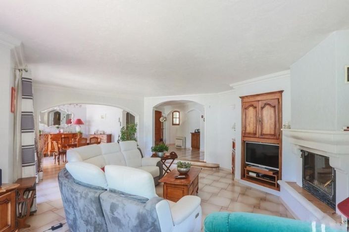 Image No.6-5 Bed House for sale