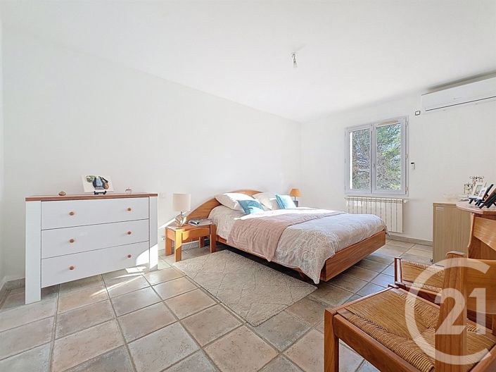 Image No.10-3 Bed House for sale