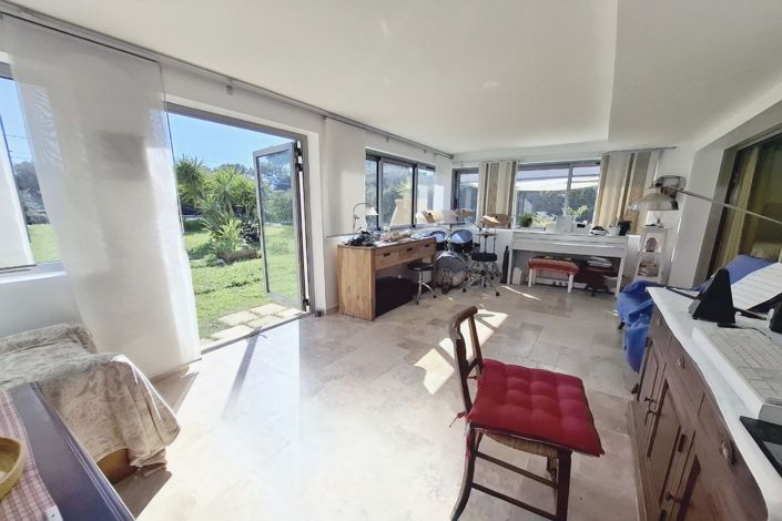 Image No.10-3 Bed House for sale