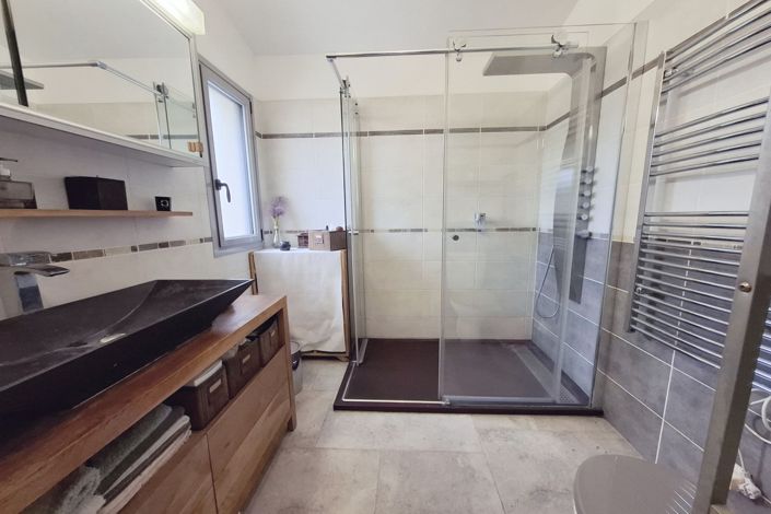 Image No.11-3 Bed House for sale