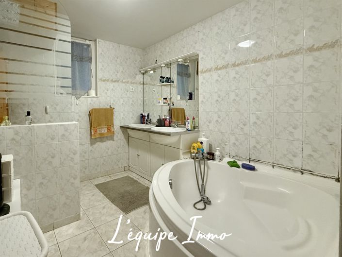 Image No.11-8 Bed House for sale