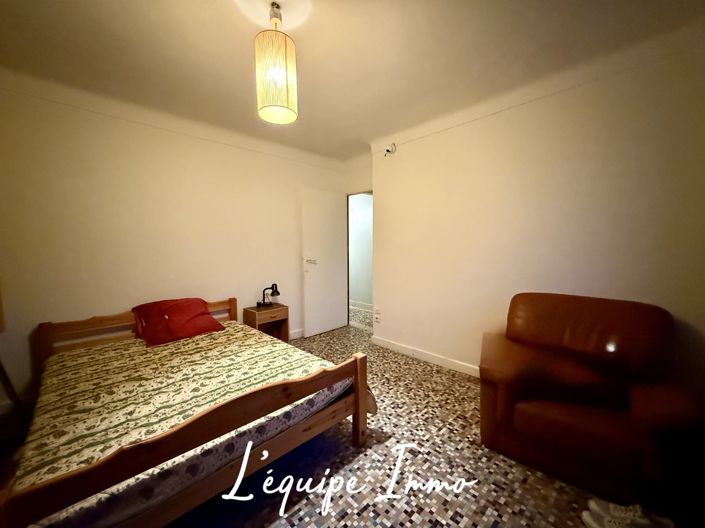 Image No.19-8 Bed House for sale