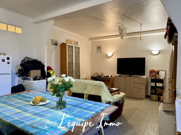 Image No.6-8 Bed House for sale