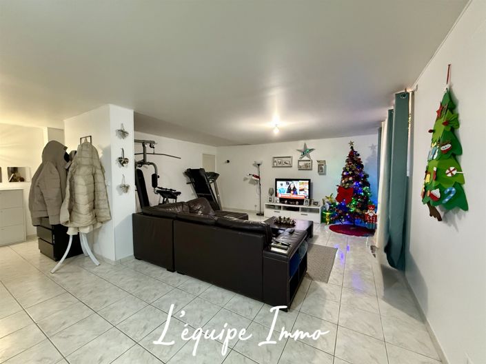 Image No.9-8 Bed House for sale