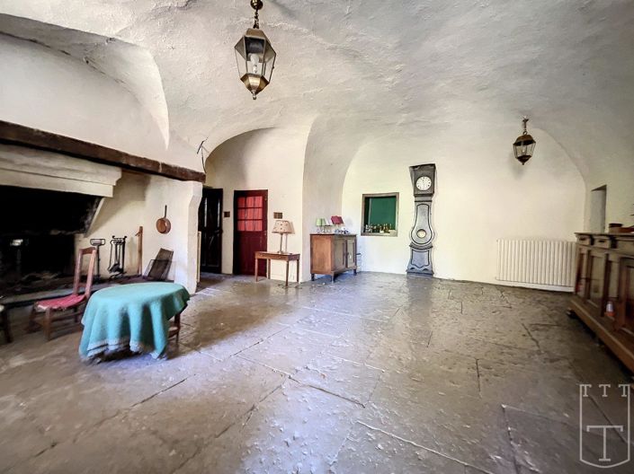 Image No.2-8 Bed House for sale