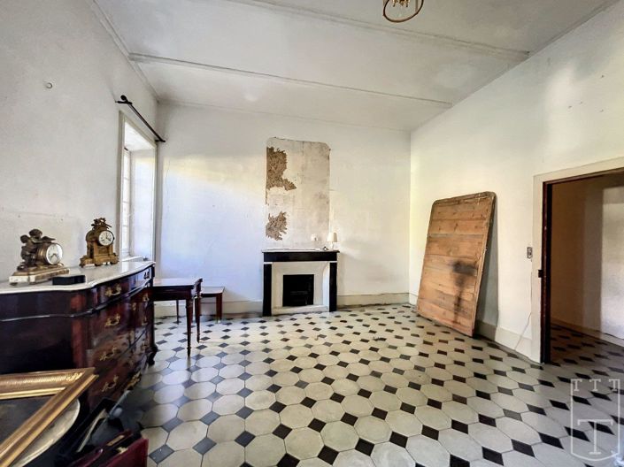 Image No.3-8 Bed House for sale