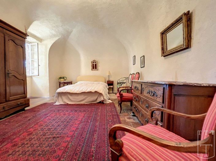 Image No.4-8 Bed House for sale