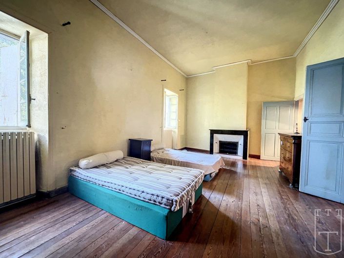 Image No.5-8 Bed House for sale