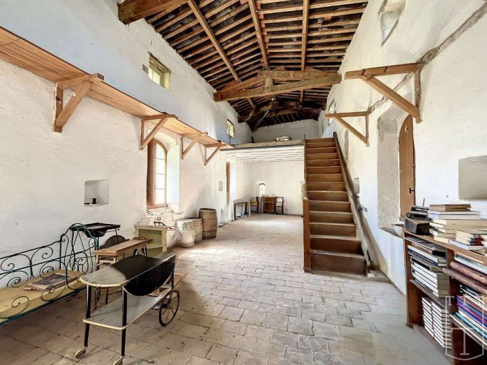 Image No.6-8 Bed House for sale