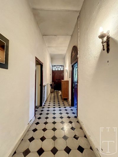 Image No.8-8 Bed House for sale