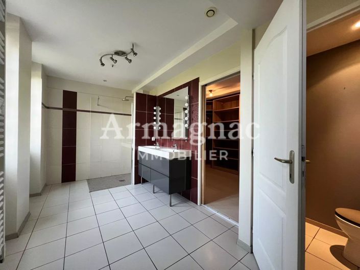 Image No.8-4 Bed House for sale