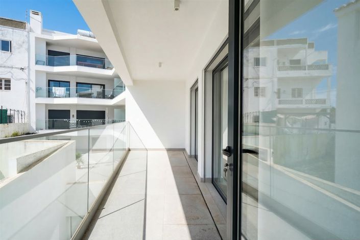 Image No.10-3 Bed Apartment for sale