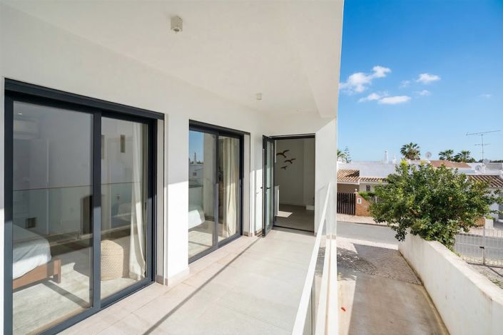 Image No.9-3 Bed Apartment for sale