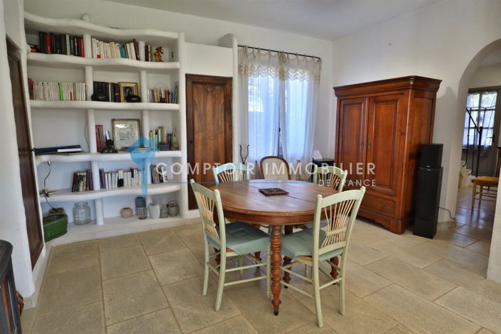 Image No.20-4 Bed House for sale