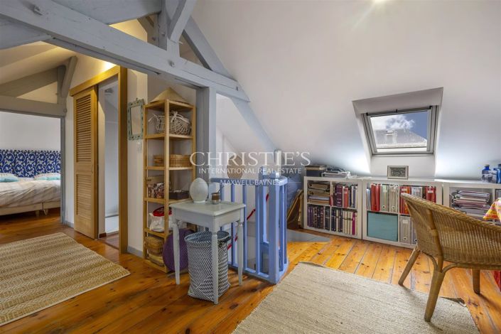 Image No.10-3 Bed House for sale