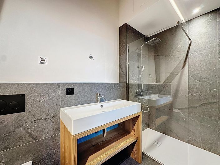 Image No.12-6 Bed House for sale